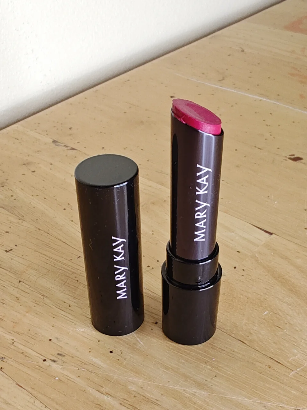 Mary Kay Supreme Hydrating Lipstick Fuchsia Dream New Boxed Full Size 0.11 oz